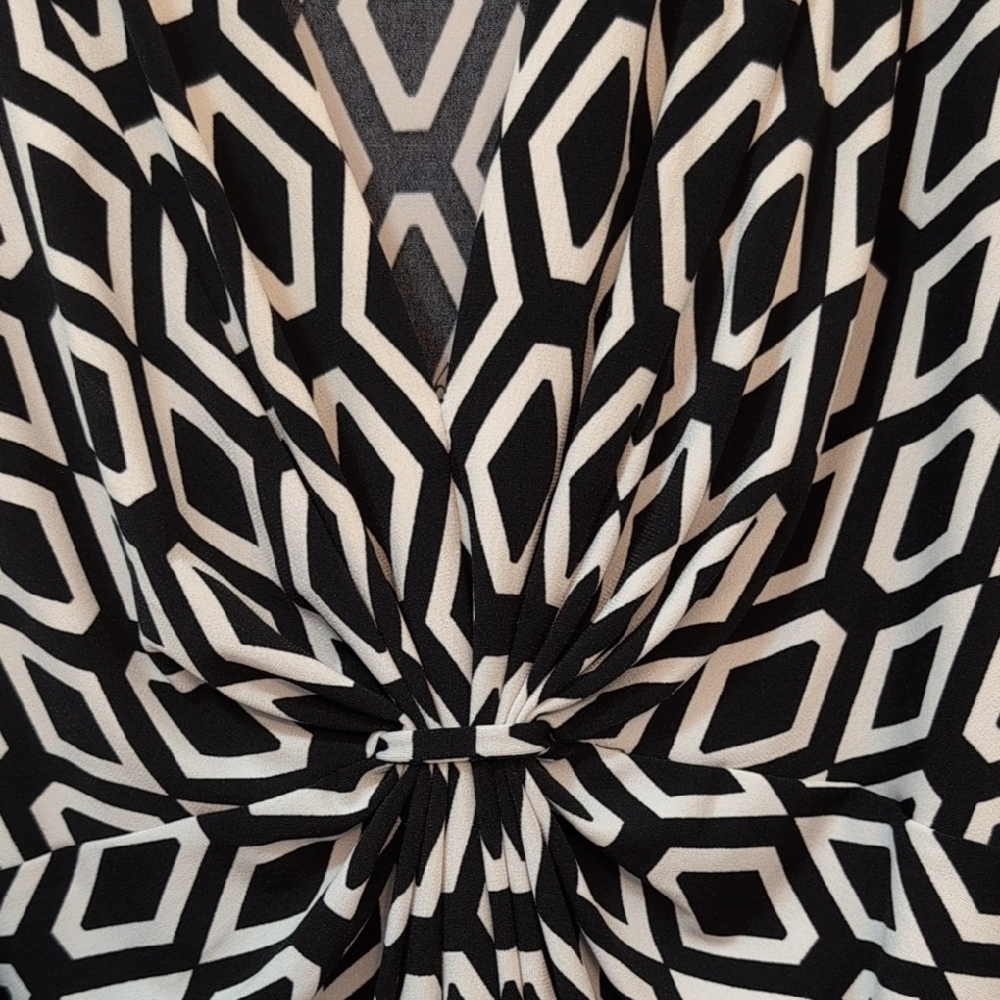 Chaus Black and White Long Sleeve V-Neck Tunic Top - Picture 3 of 4